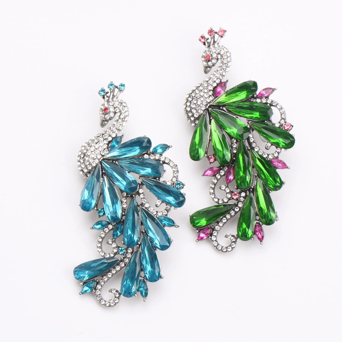Luxuriöse Strass-Pfauen-Brosch – Suit Supply Wedding Party Bewertung und Preis